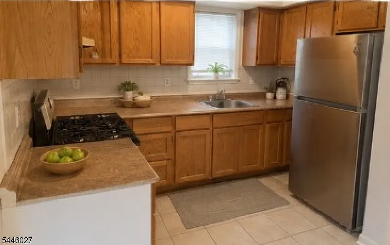 3 bed, 700 sqft, $2,700 — Photo 3