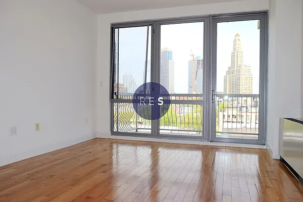 Rented by RES New York | media 24