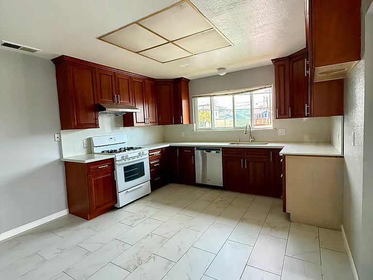 16795 Rolando Ave — Photo 7