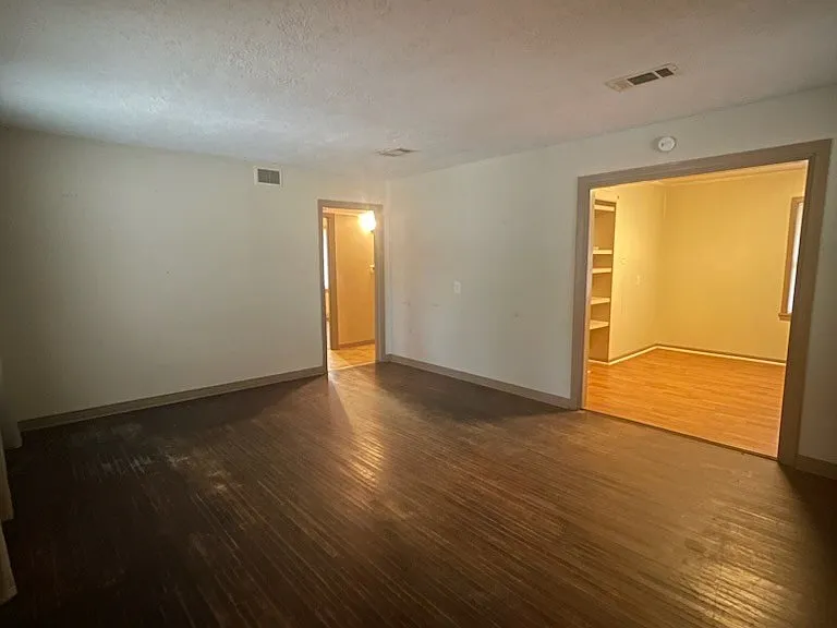 605 Olive St — Photo 8