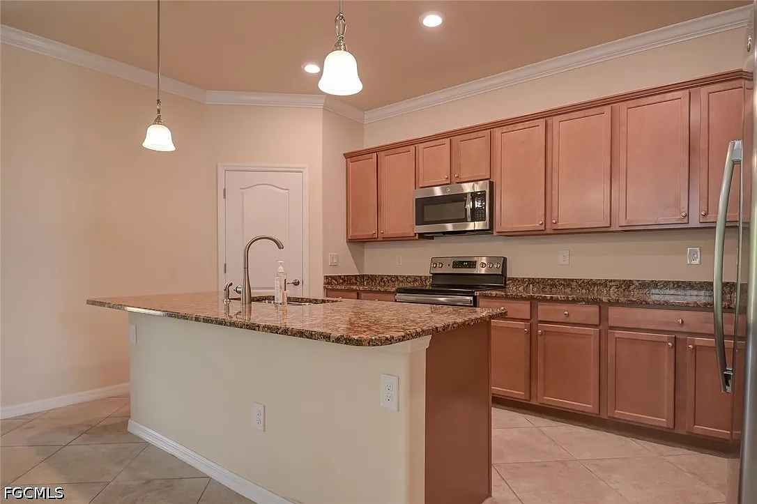 4 bed, 3.0 bath, 2032 sqft, $2,950 — Photo 4