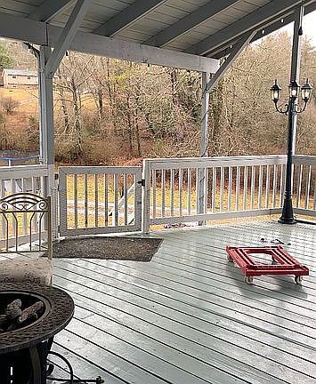 Entrance from yard to porch