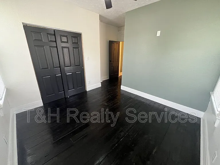 1146 Olive St — Photo 15