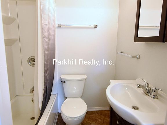 5th image of 10 Oakwood Dr