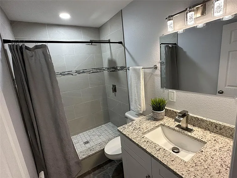 23 Country Club Dr #B — Photo 11