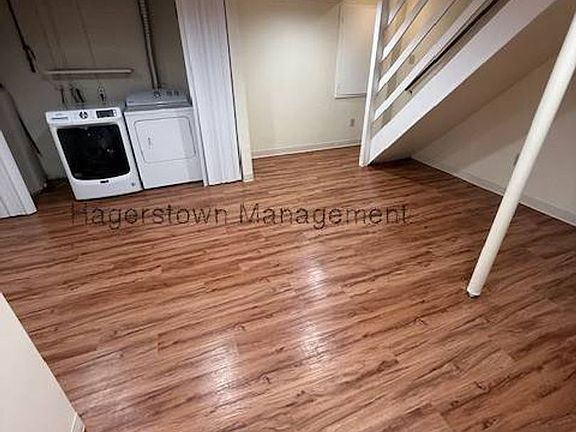 5th image of 1543 Iris Ct