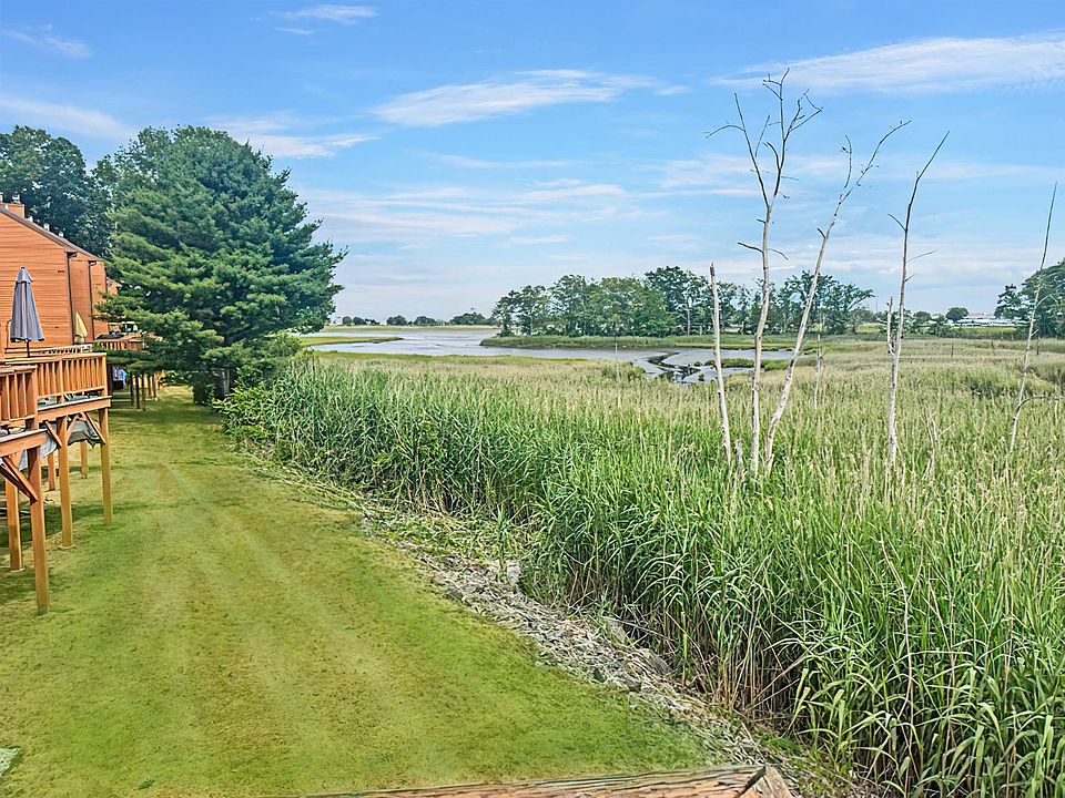 1st image of 98 Dunvegan Woods #98