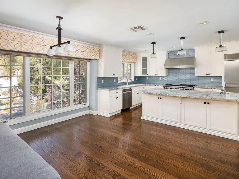 2624 N Commonwealth Ave — Photo 9