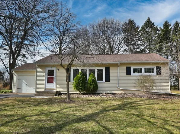 143 Woody Ln, Rochester, NY 14625