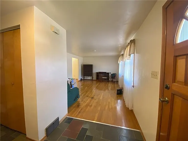 439 Crestview Dr — Photo 19