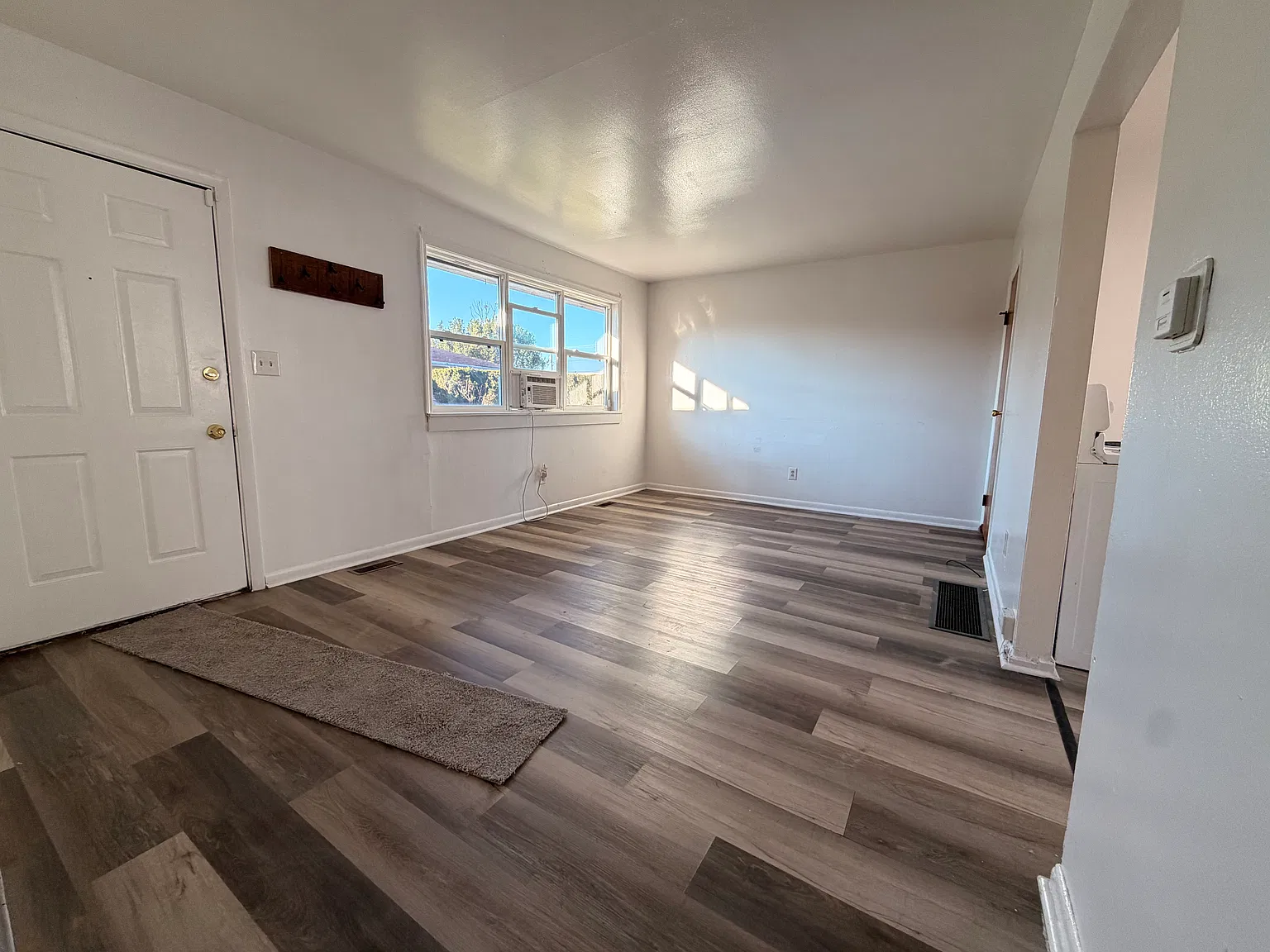 3 bed, 895 sqft, $1,295 — Photo 3