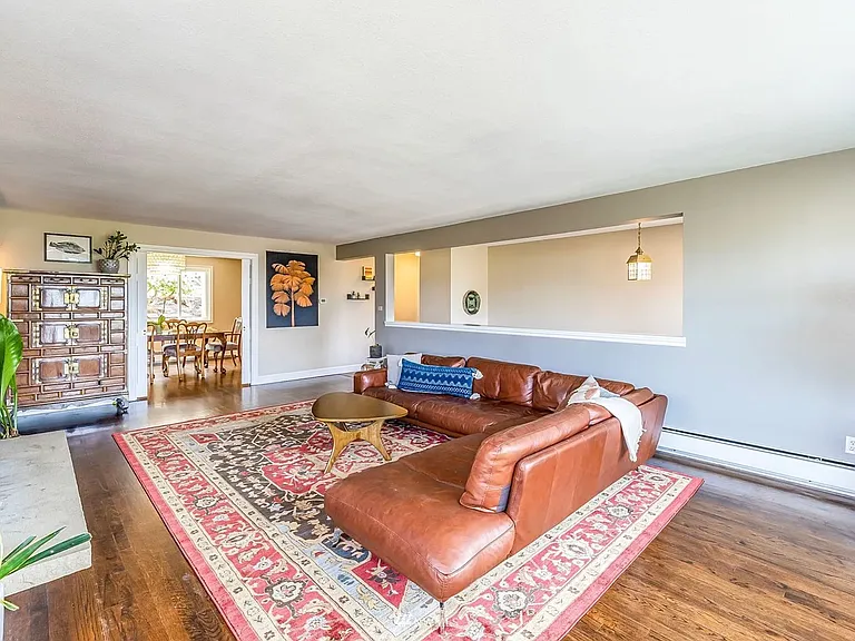 233 SW 189th Pl — Photo 4