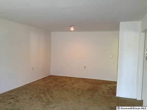 3rd image of 116 Buckingham Drive #B