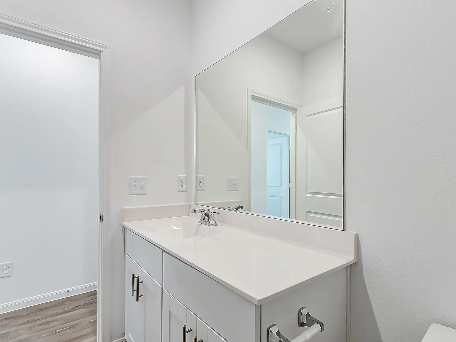 3 bed, 2.0 bath, 1238 sqft, $2,000 — Photo 4