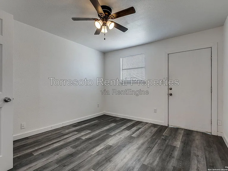 611 Rochambeau St — Photo 17