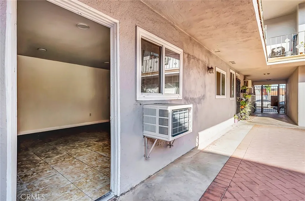 1 bed, 700 sqft, $1,800 — Photo 3