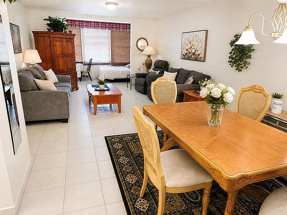 4th image of 2831 Somerset Drive #305