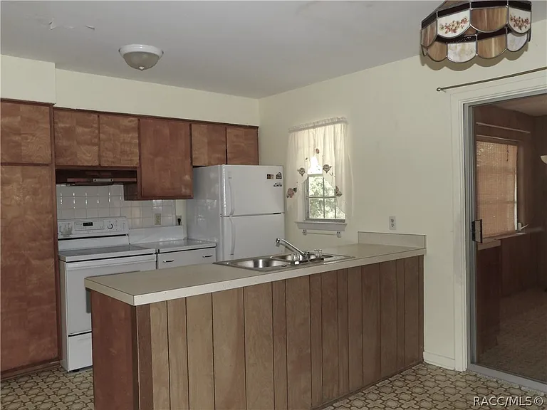 9381 S Istachatta Rd — Photo 3