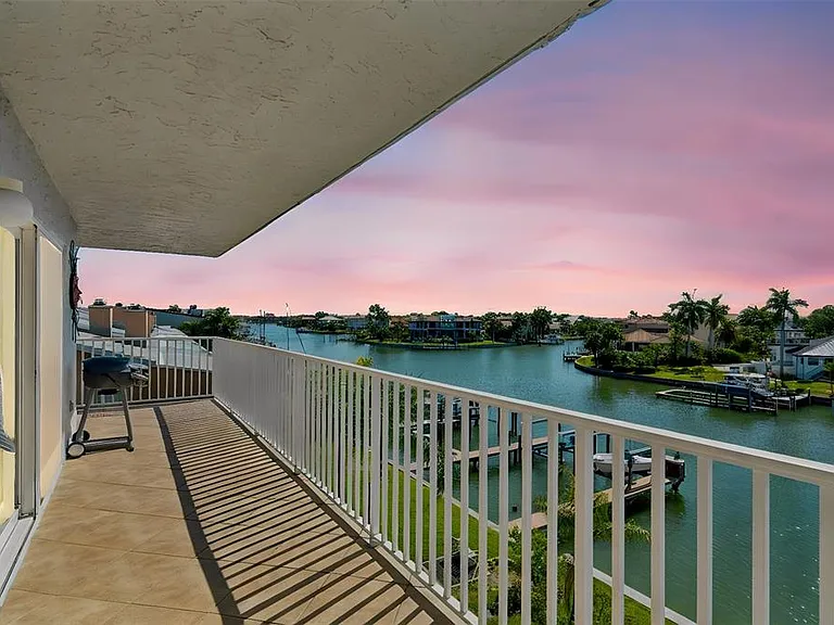 719 Pinellas Bayway S #301 — Photo 47