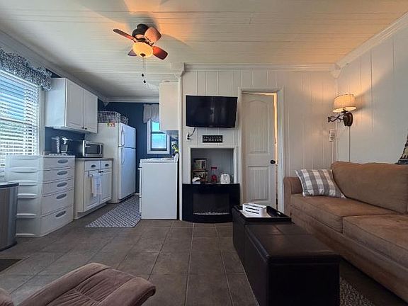 3rd image of 105 Chambers Point #2