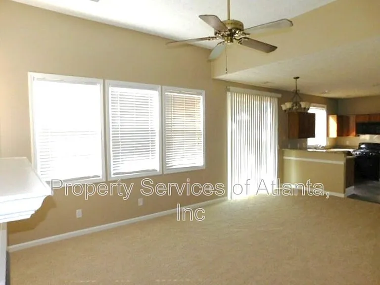 311 Windcroft Cir NW — Photo 6