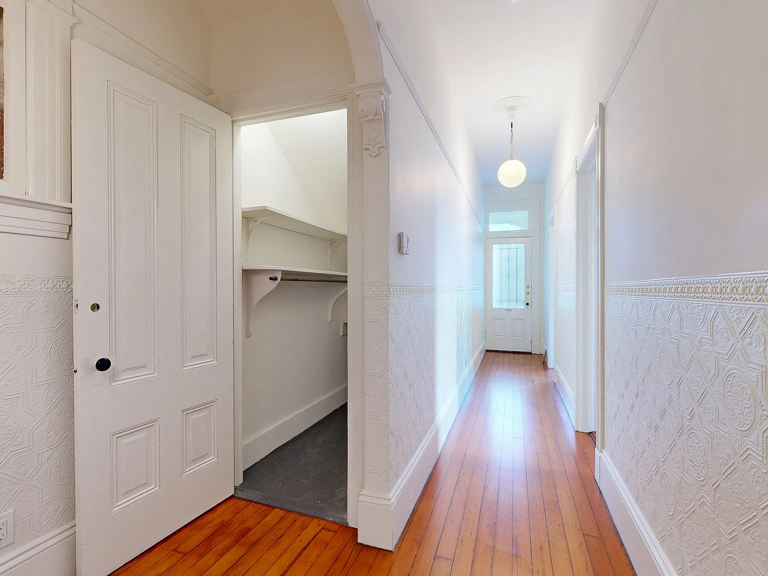 1953 Eddy Street | Beautifully Updated Two Bedroom plus Bonus Room I Victorian Flat — Photo 4
