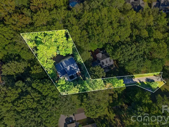 2100 Pineapple Ct, Matthews, NC 28105