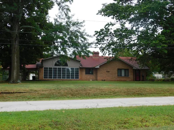 301 E Walnut St., Aurora, MO 65605