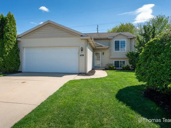 698 Silverbrook Dr SE, Kentwood, MI 49548