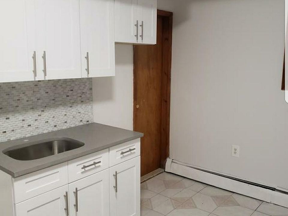 2nd image of 162 Avenue C Bsmt 3