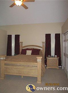 16.5' x 13' Master Bedroom