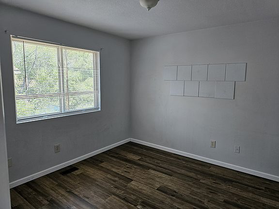 5th image of 2514 E Monument St