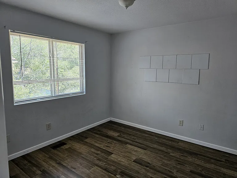 2514 E Monument St — Photo 5