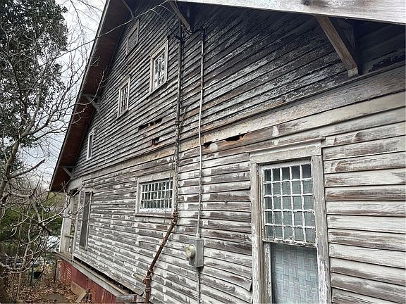 3rd image of 417 Clifton Rd NE