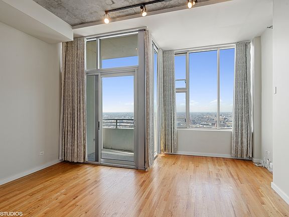 2nd image of 1720 S Michigan Ave APT 3215