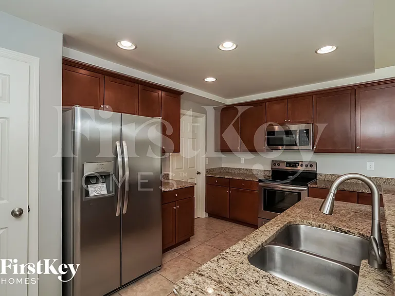 1719 NW 25th Ln — Photo 5
