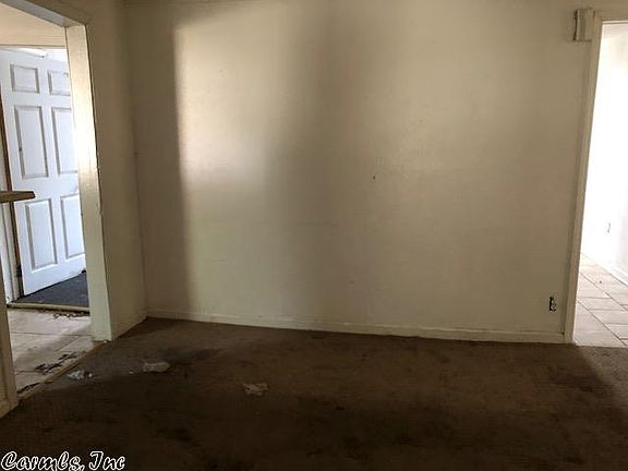 4th image of 211 N Bois D Arc St