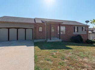 209 Roundhill Rd, Branson, MO 65616