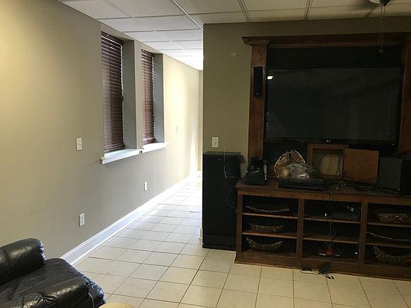 4th image of 109 Oak Ave