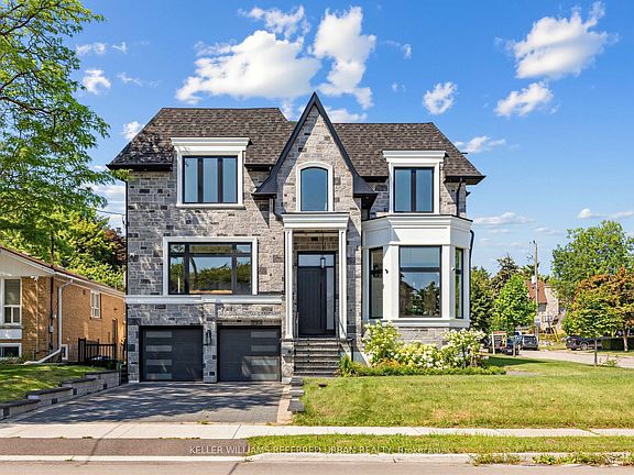 3rd image of 35 Lloydminster Cres