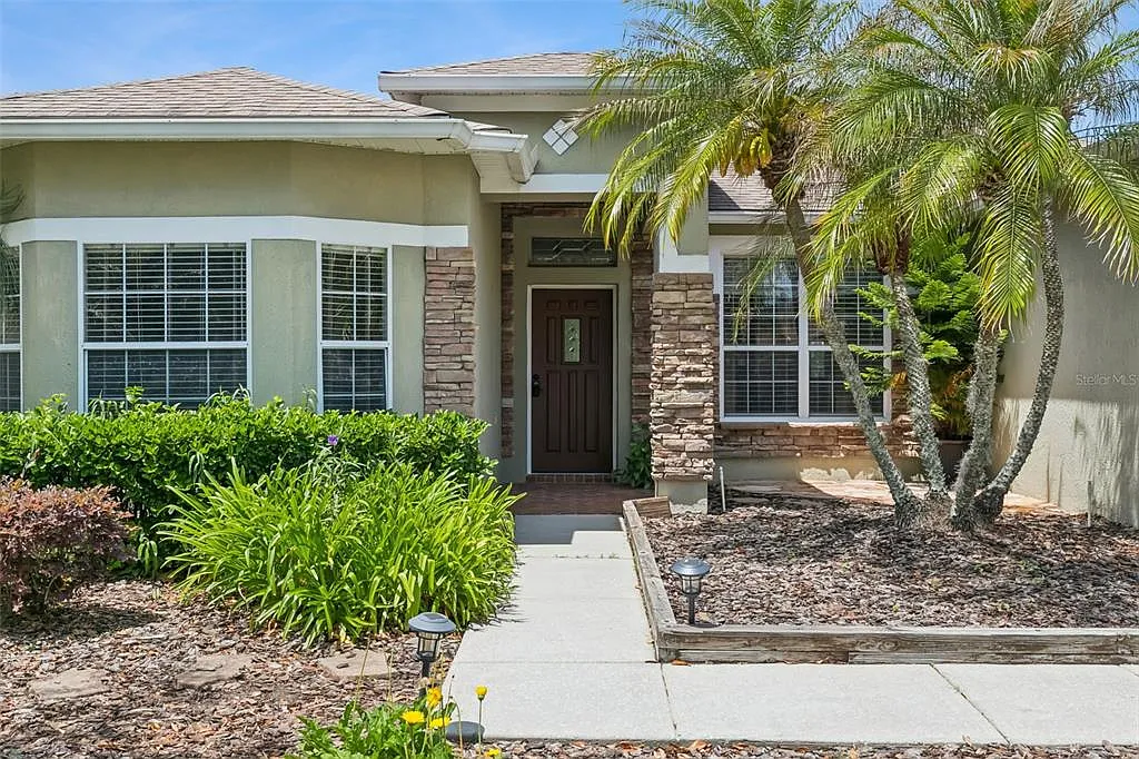 4 bed, 2.0 bath, 2278 sqft, $2,600 — Photo 2