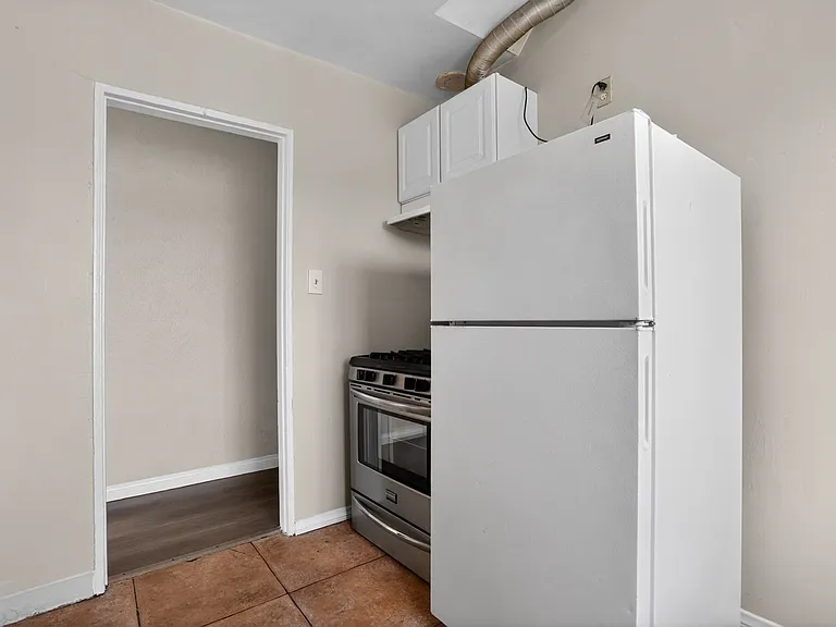 1157 E 21st St — Photo 11