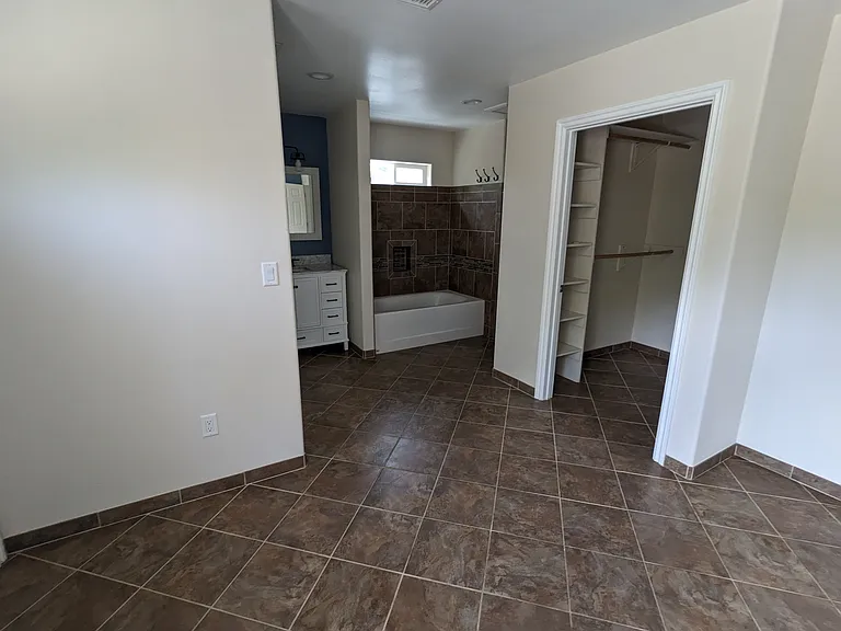 109 La Verne Ave — Photo 16