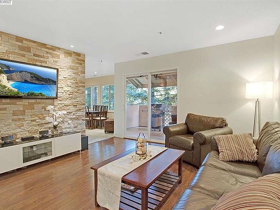 3rd image of 4687 Nicol Cmn APT 104