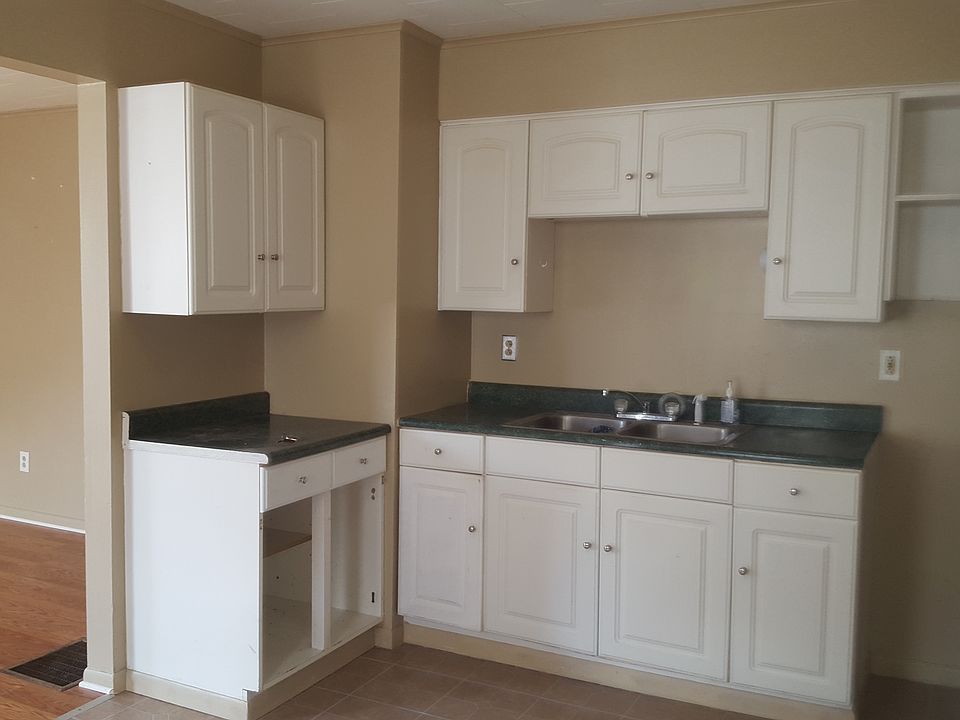 2nd image of 1043 Isabella St