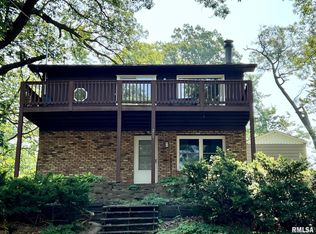 211 8th St, Silvis, IL 61282