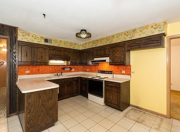 5th image of 17259 Evans Ave