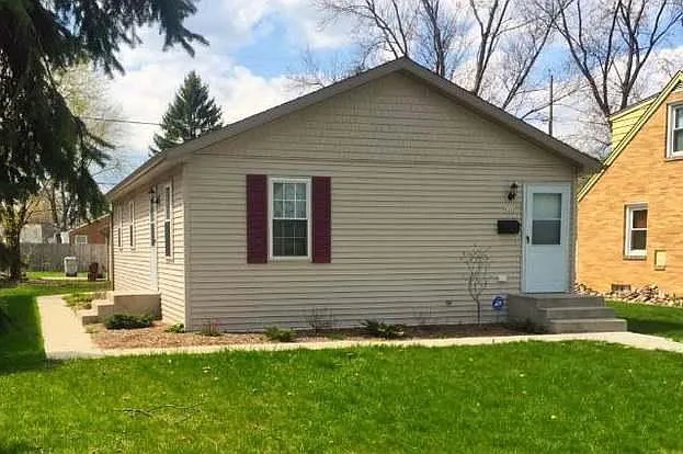 4 bed, 1.5 bath, 1600 sqft, $2,700 — Photo 1