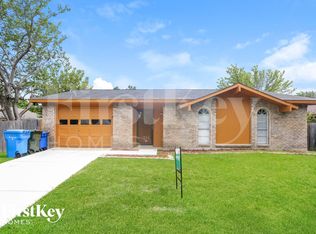 2105 Highbury Rd, Carrollton, TX 75007