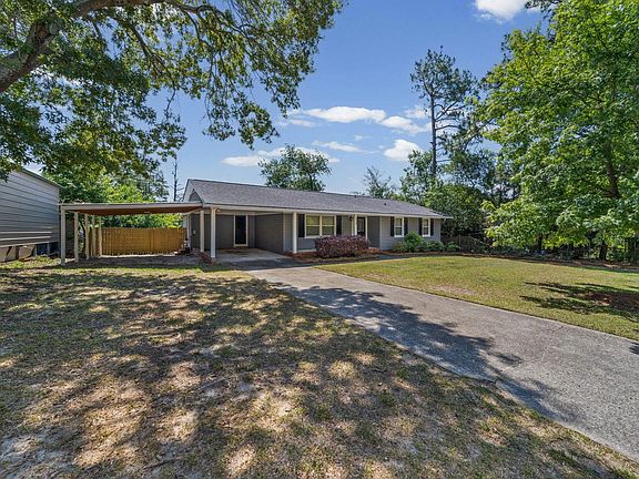 3rd image of 628 Hampton Cir
